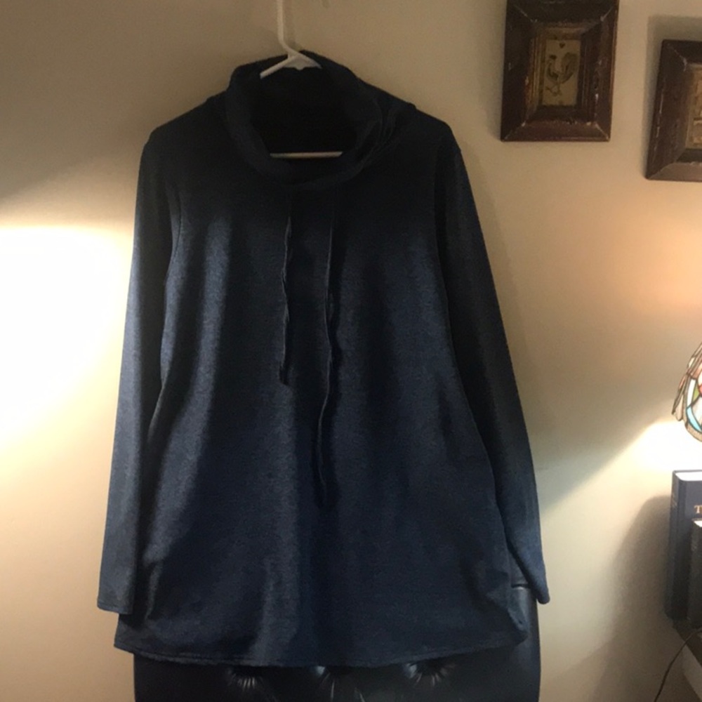 Nice long sleeve teal/black blend sport style cowl neck with string ties!  NWOT